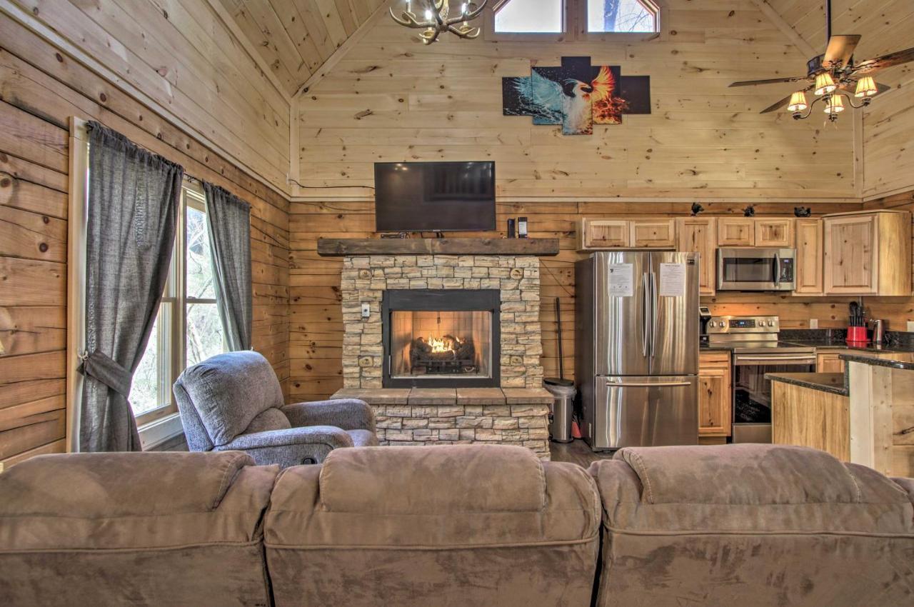 The Phoenix Cabin With Hot Tub In Gatlinburg! Villa Екстериор снимка