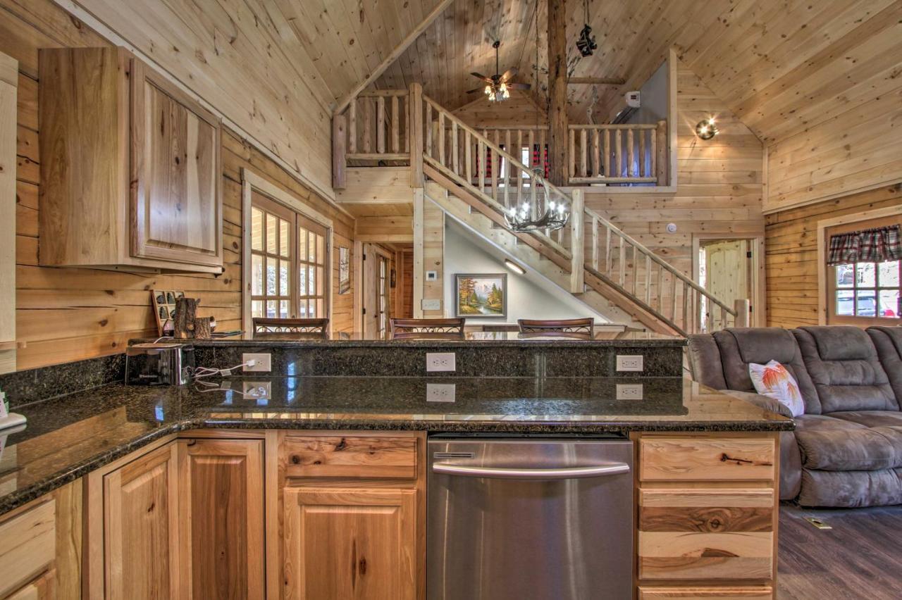 The Phoenix Cabin With Hot Tub In Gatlinburg! Villa Екстериор снимка