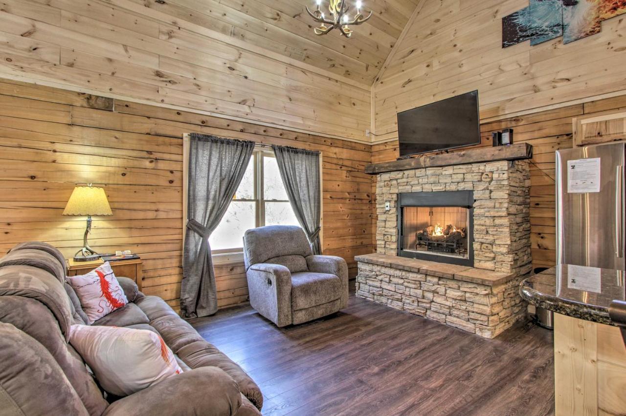 The Phoenix Cabin With Hot Tub In Gatlinburg! Villa Екстериор снимка